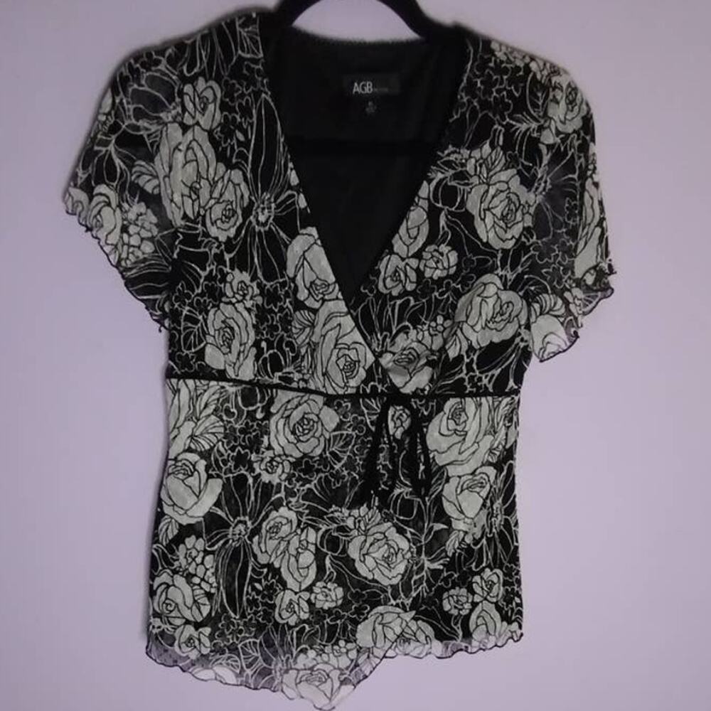 AGB Short Sleeve Wrap Floral Top Black Women's Size Large Roses Cinched Waist